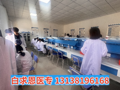 石家莊白求恩醫(yī)學(xué)中專學(xué)校多長時(shí)間放假一次？